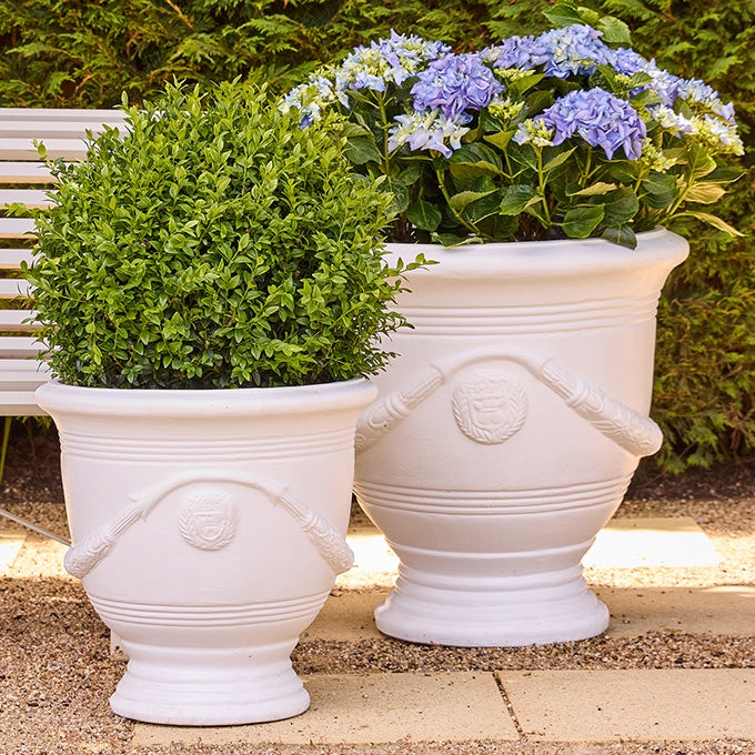 Villa Urn White